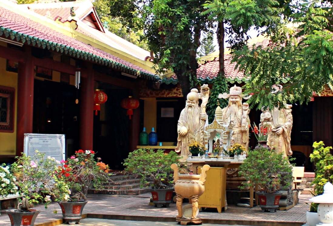 Famous religious sites in District 1, Ho Chi Minh City 6 Go Pagoda (Phung Son Tu)