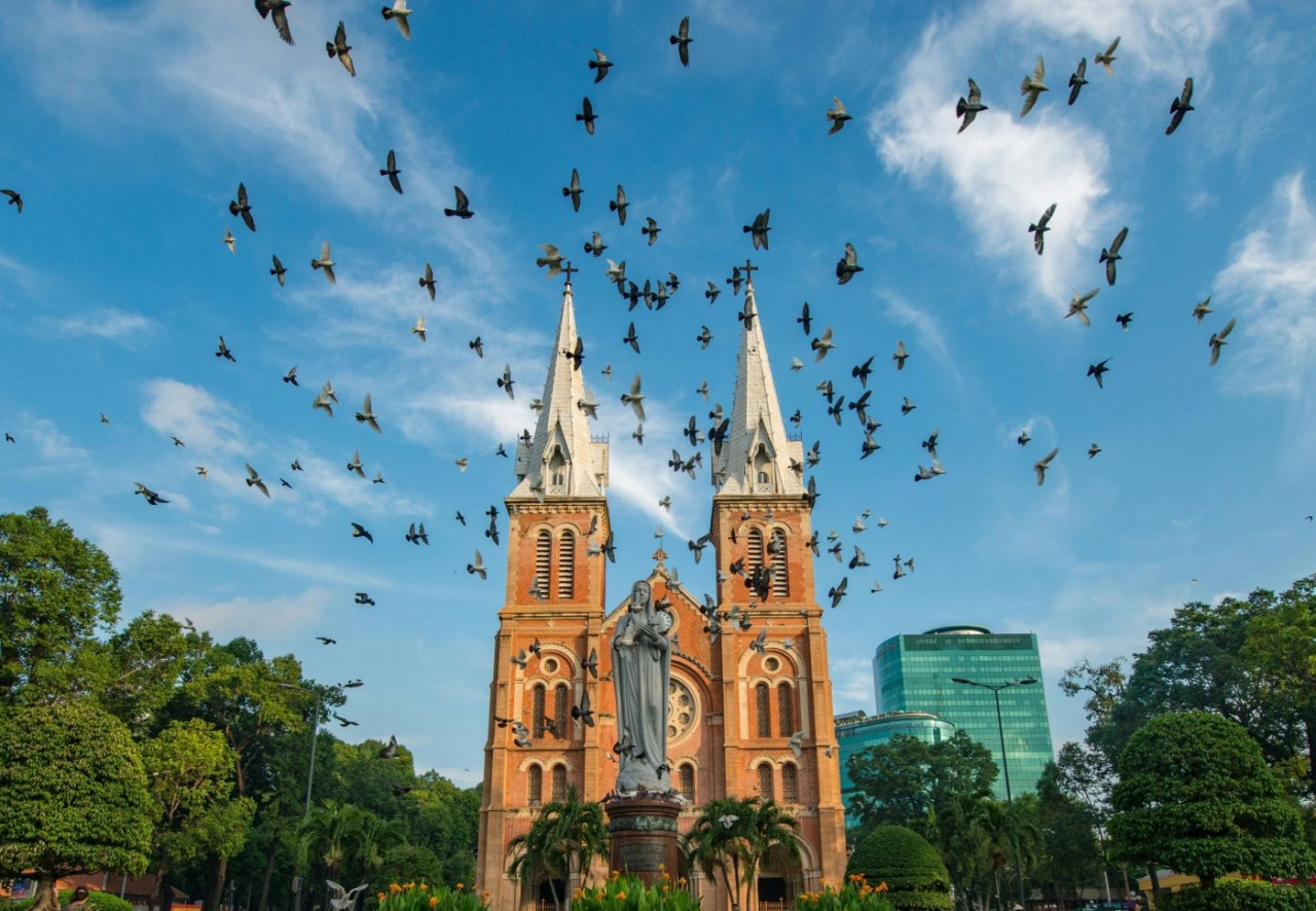 Famous religious sites in District 1, Ho Chi Minh City 2 Notre Dame Cathedral district 1 hcmc