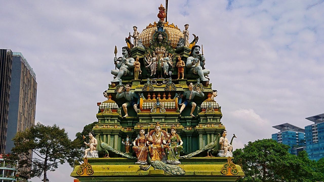 Famous religious sites in District 1, Ho Chi Minh City 5 Sri Thenday Yutthapani Temple HCMC