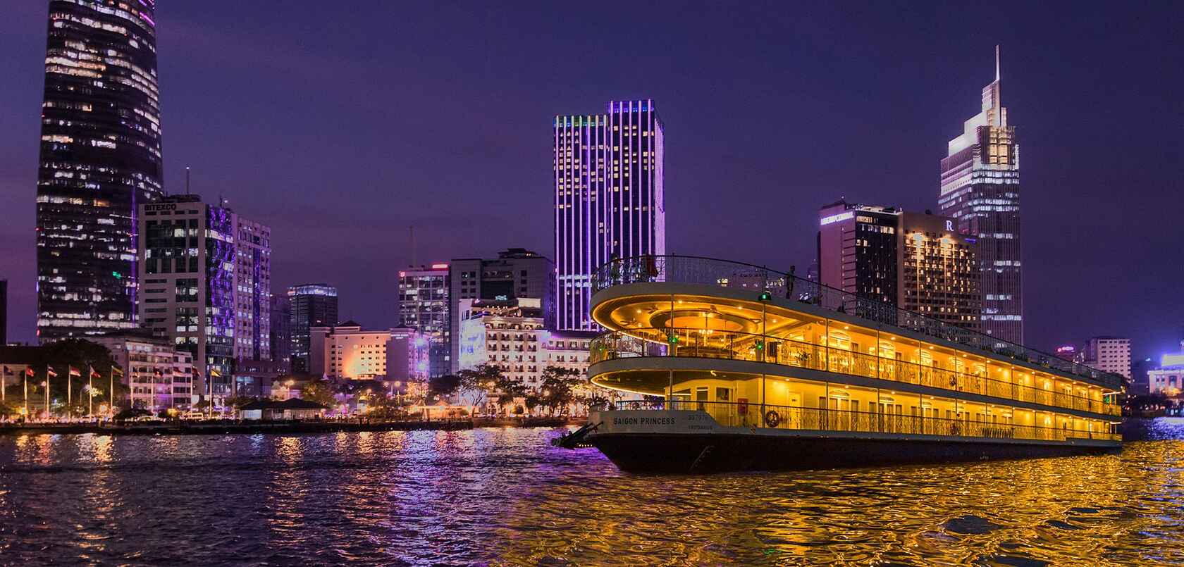 9 Best things to do in Saigon 7 saigon river at night