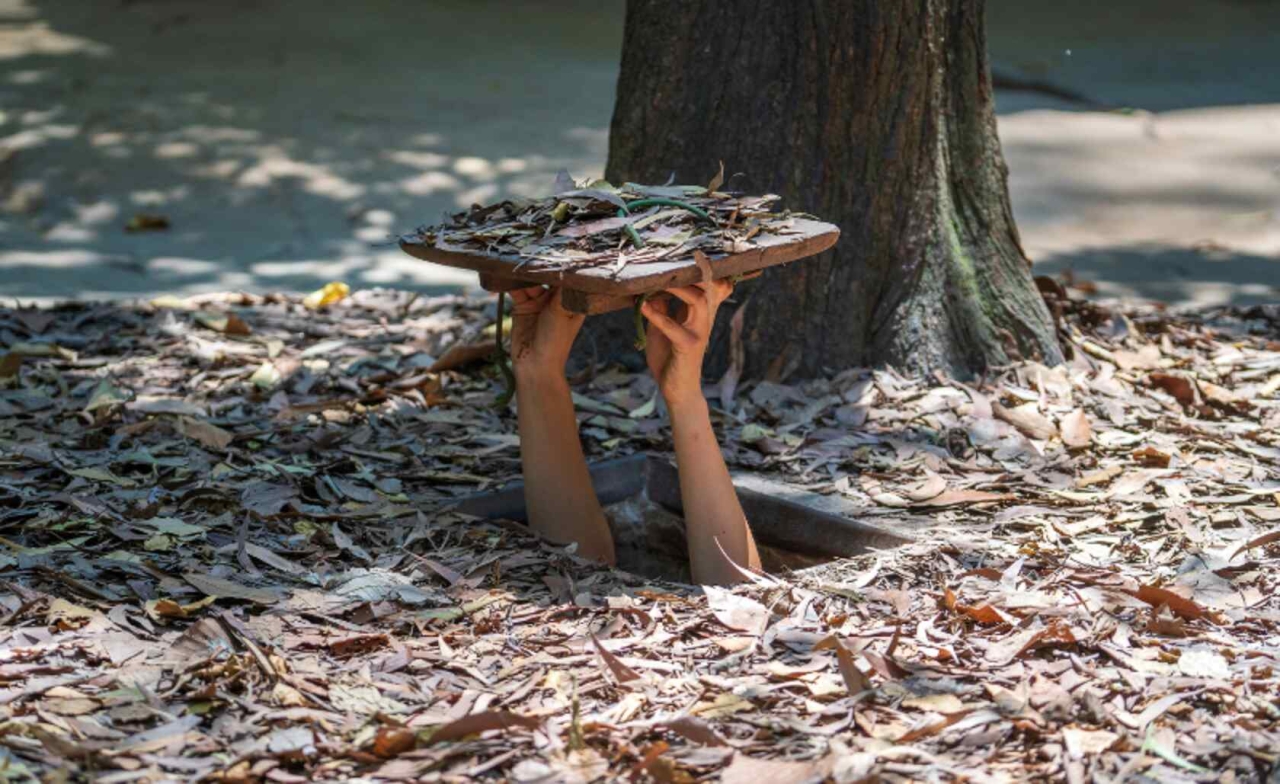 visiting cu chi tunnels