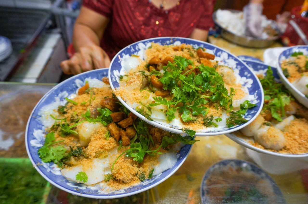 Top 5 the most famous street food in Ben Thanh market area 2 ben thanh market street food