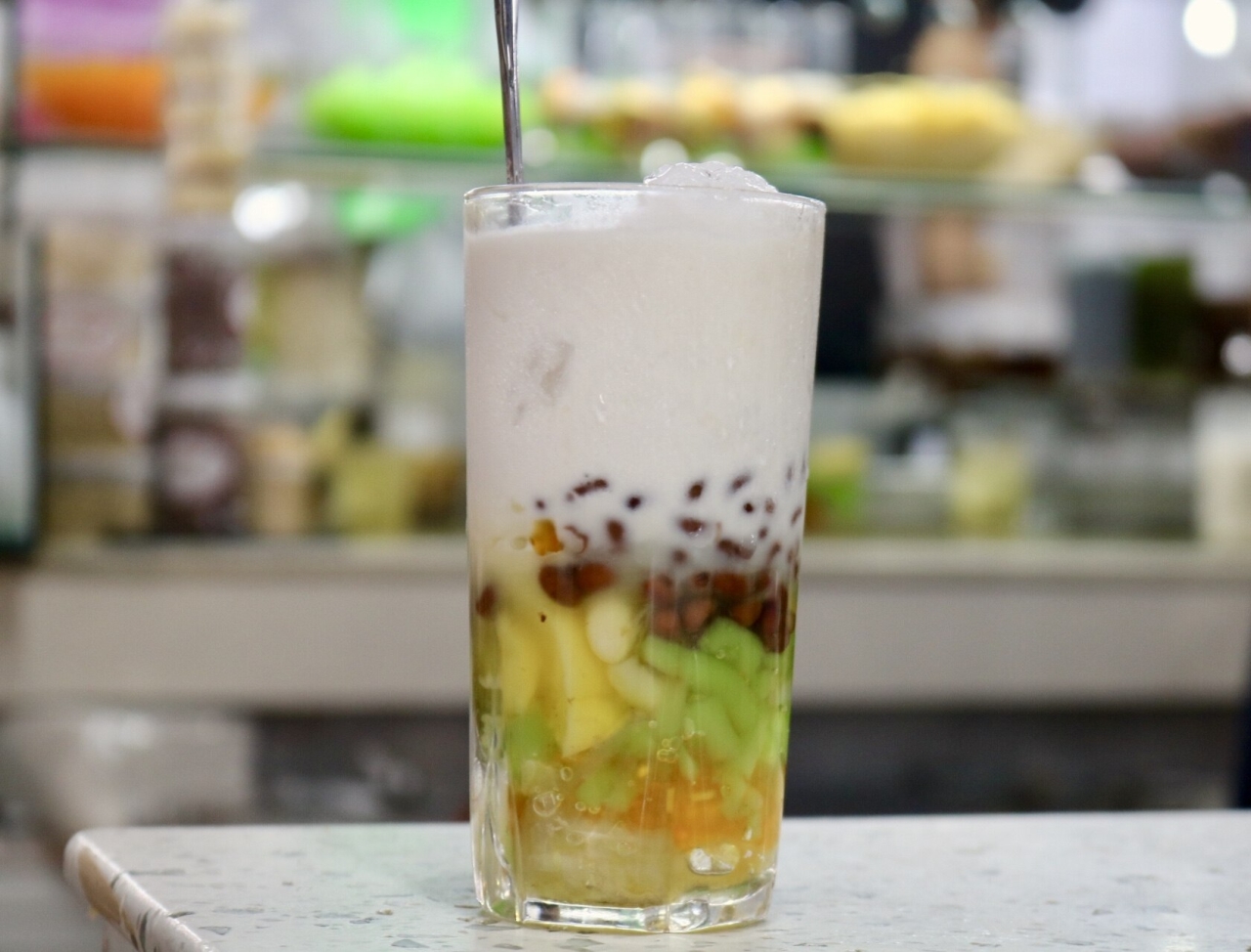 Top 5 the most famous street food in Ben Thanh market area 3 che be in ben thanh market street food