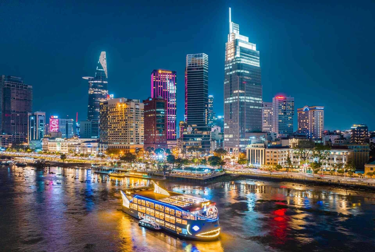 Saigon River - where the river lives the city 4 dinner cruise on saigon river
